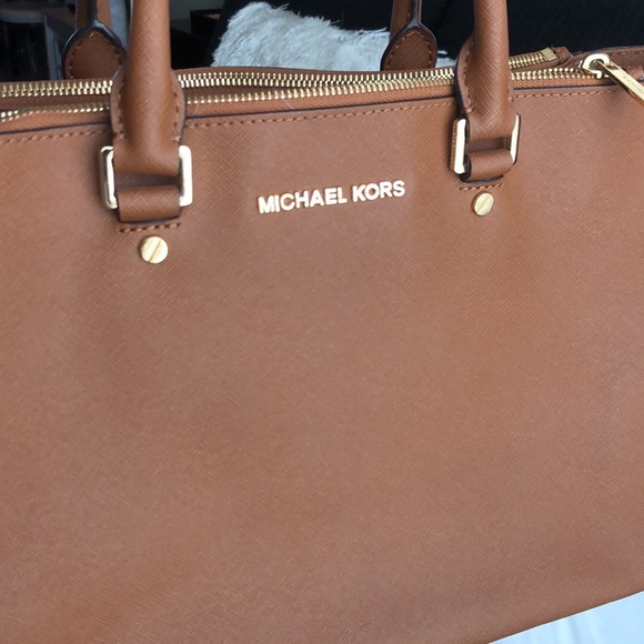 Gorgeous camel color Michael kors purse - Picture 2 of 10